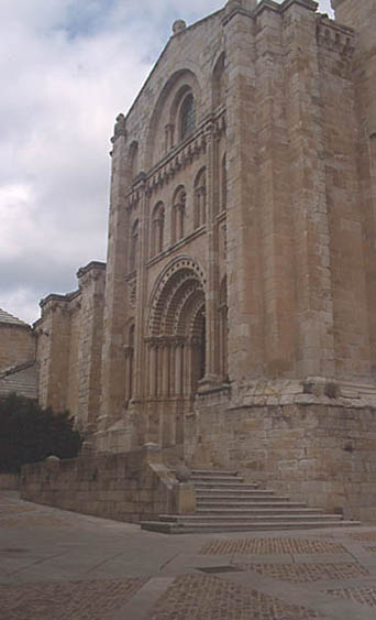 puertaphoto.jpg - 44785 Bytes